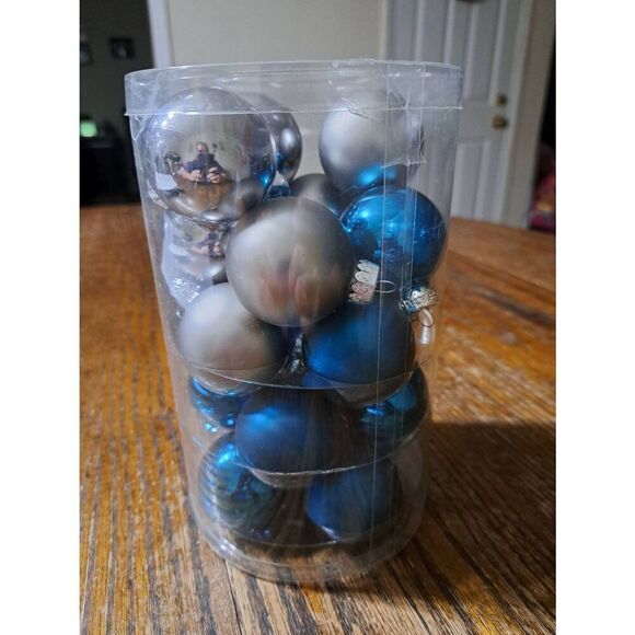 19 The Christmas Shoppe Blue Silver Fig & Magnolia Handcrafted Glass Ornaments - Picture 3 of 7